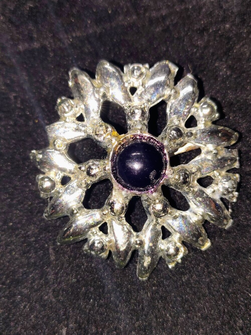 Vintage Silver‑Tone Starburst Brooch – Mid‑Century